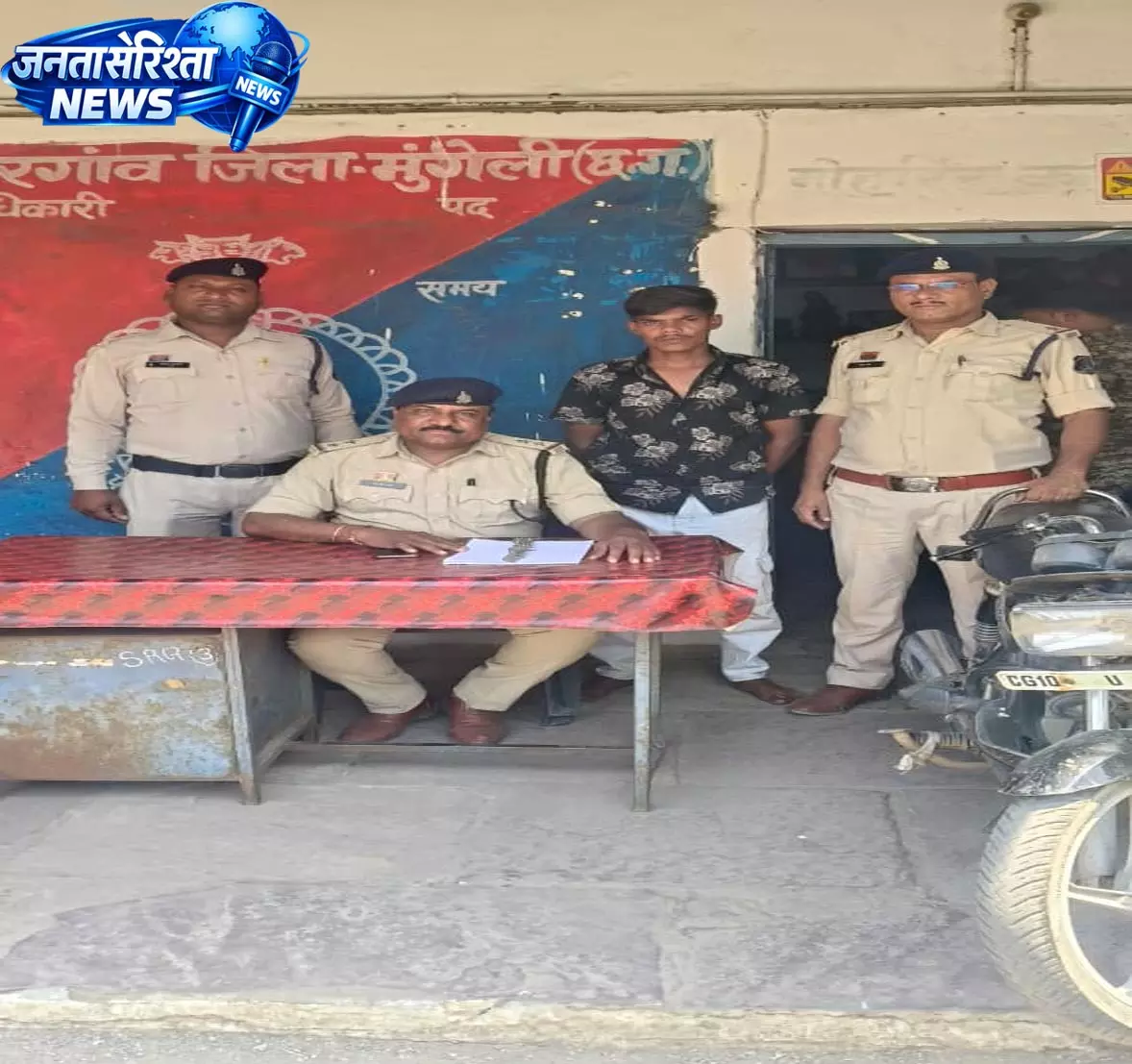 चाकू दिखाकर लोगों को धमकाने वाला युवक गिरफ्तार चाकू दिखाकर लोगों को धमकाने वाला युवक गिरफ्तार