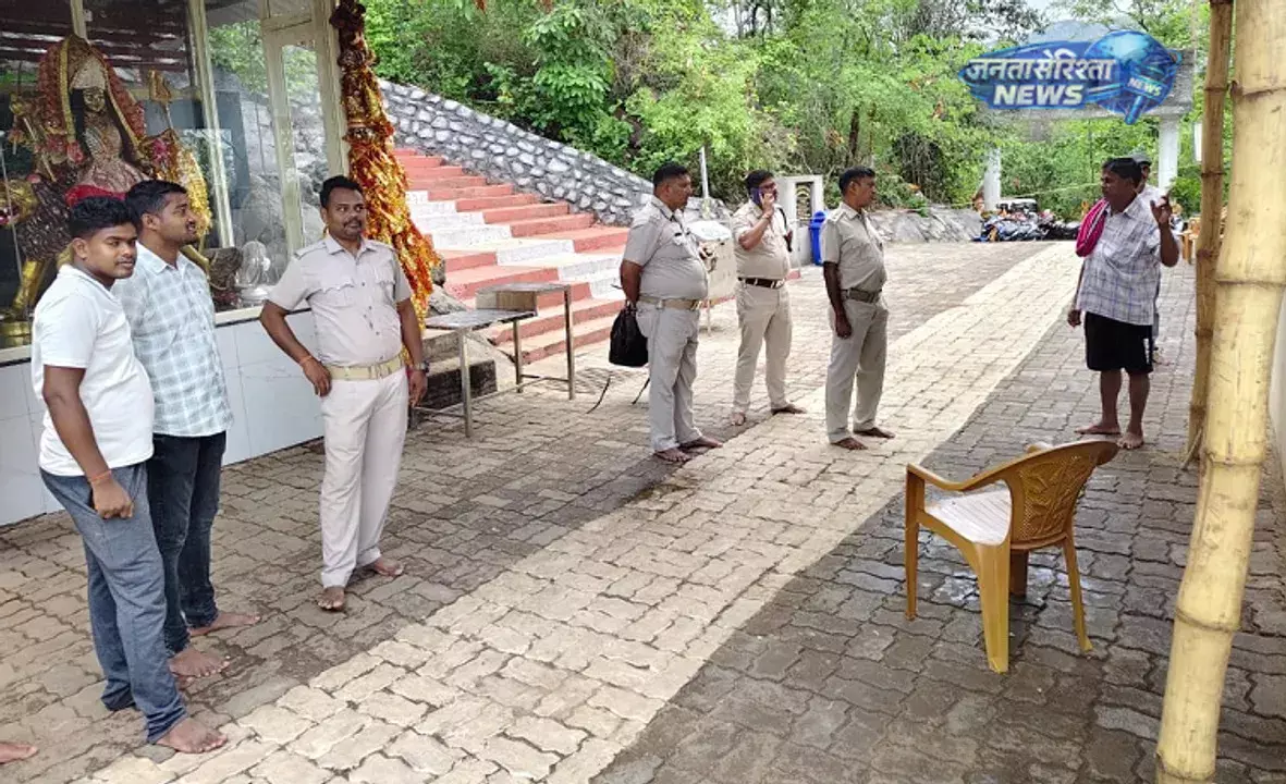Odisha : नयागढ़ में वैष्णो देवी मंदिर से ₹40 लाख से अधिक के गहनों की चोरी Odisha : नयागढ़ में वैष्णो देवी मंदिर से ₹40 लाख से अधिक के गहनों की चोरी