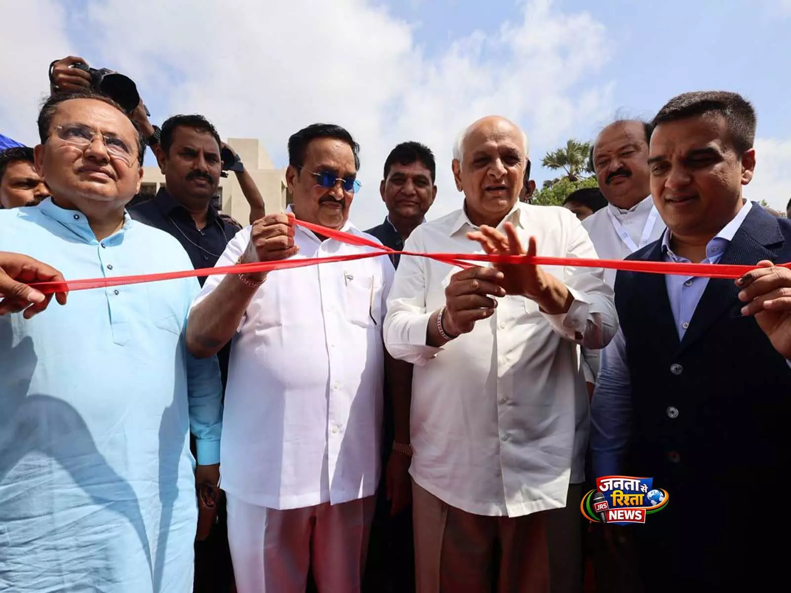 गुजरात के CM भूपेन्द्र पटेल ने सूरत में वाइब्रेंट गुजरात क्षेत्रीय प्रदर्शनी का किया उद्घाटन गुजरात के CM भूपेन्द्र पटेल ने सूरत में वाइब्रेंट गुजरात क्षेत्रीय प्रदर्शनी का किया उद्घाटन