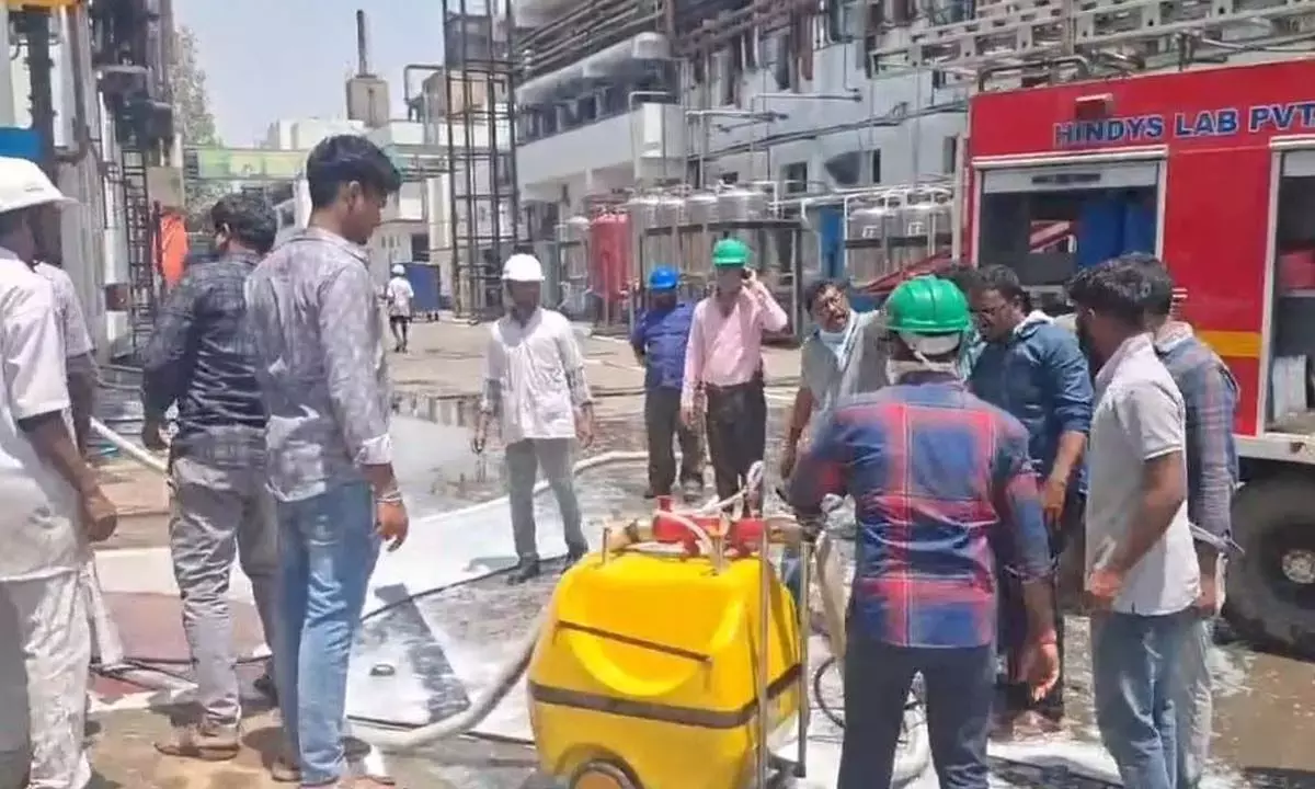 Telangana: फार्मा कंपनी में रिएक्टर में धमाका, 9 घायल Telangana: फार्मा कंपनी में रिएक्टर में धमाका, 9 घायल
