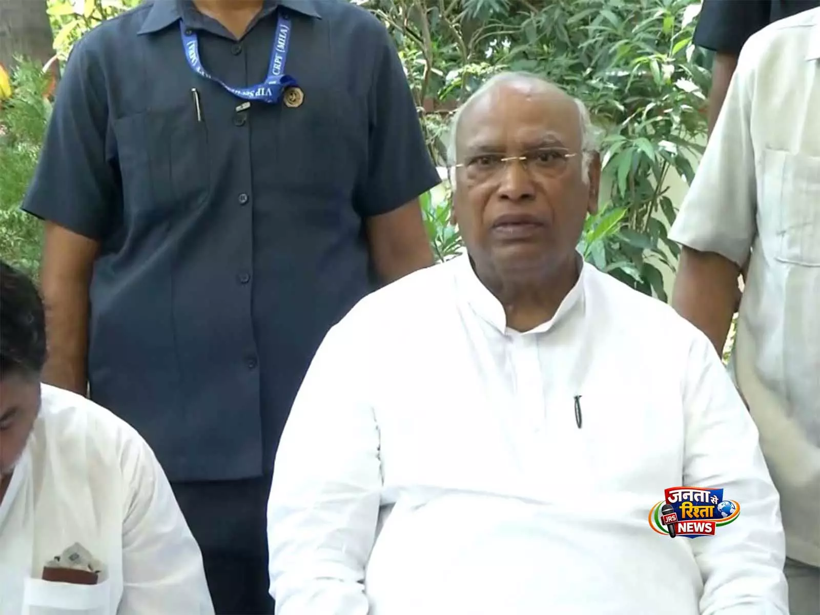 फ़ैसला हम तीनों मिलकर करेंगे: कर्नाटक CM विवाद पर मल्लिकार्जुन खड़गे फ़ैसला हम तीनों मिलकर करेंगे: कर्नाटक CM विवाद पर मल्लिकार्जुन खड़गे