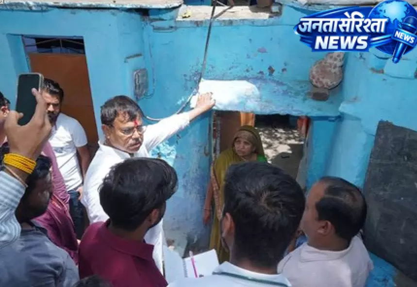 मध्य प्रदेश: ऊर्जा मंत्री ने सफाई व्यवस्था से नाराज होकर अधिकारियों को लगाई फटकार मध्य प्रदेश: ऊर्जा मंत्री ने सफाई व्यवस्था से नाराज होकर अधिकारियों को लगाई फटकार