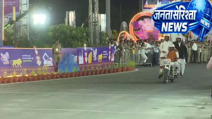 66वें गुजरात स्थापना दिवस पर सूरत में भव्य आयोजन, CM भूपेंद्र पटेल और हर्ष सांघवी शामिल 66वें गुजरात स्थापना दिवस पर सूरत में भव्य आयोजन, CM भूपेंद्र पटेल और हर्ष सांघवी शामिल