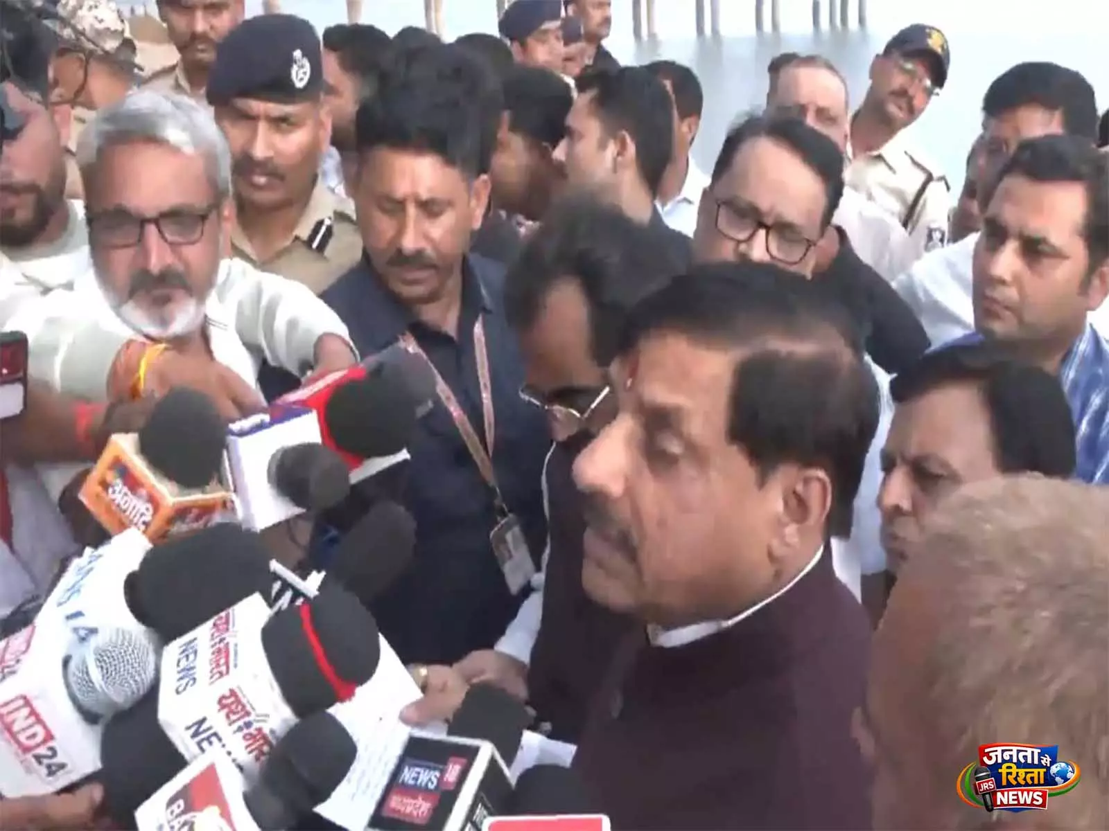 मध्य प्रदेश के CM मोहन यादव ने बरगी बांध पर नाव पलटने वाली जगह का दौरा किया मध्य प्रदेश के CM मोहन यादव ने बरगी बांध पर नाव पलटने वाली जगह का दौरा किया