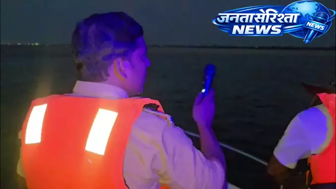 नाव हादसे के बाद सख्ती: 85 घाटों पर चला चेकिंग अभियान, दर्जनों नावें जब्त नाव हादसे के बाद सख्ती: 85 घाटों पर चला चेकिंग अभियान, दर्जनों नावें जब्त