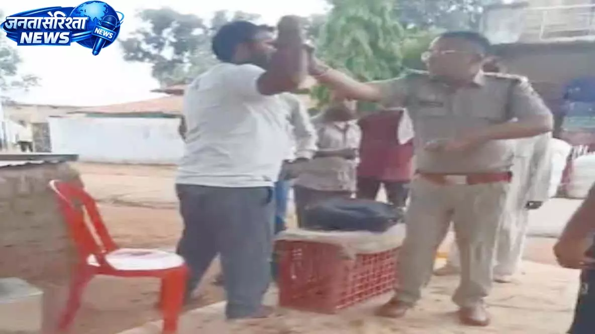 बोराई थाना प्रभारी पर व्यापारी से मारपीट का आरोप, वीडियो वायरल बोराई थाना प्रभारी पर व्यापारी से मारपीट का आरोप, वीडियो वायरल