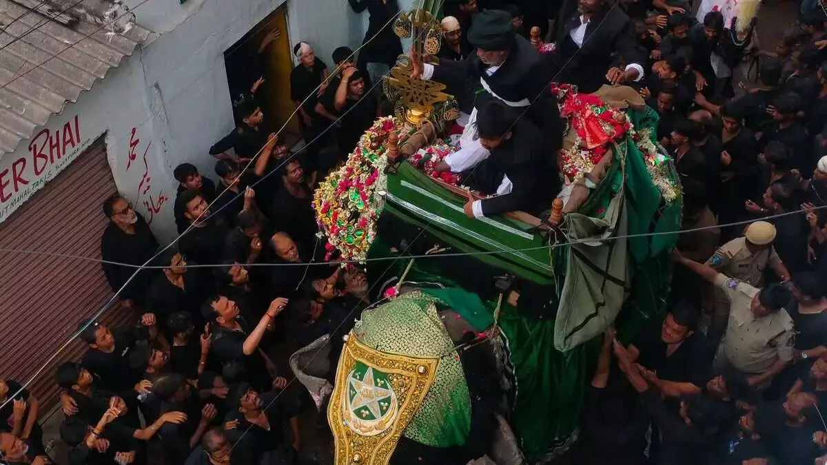 Hyderabad: मुहर्रम जुलूस के लिए तेलंगाना सरकार ने कर्नाटक और केरल से हाथियों की मांग Hyderabad: मुहर्रम जुलूस के लिए तेलंगाना सरकार ने कर्नाटक और केरल से हाथियों की मांग