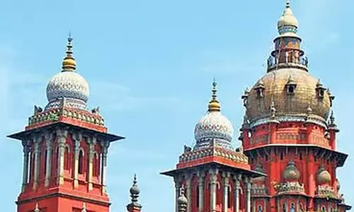 Chennai HC : फील्ड वर्करों के लिए अनुमति शर्त पर रोक Chennai HC : फील्ड वर्करों के लिए अनुमति शर्त पर रोक
