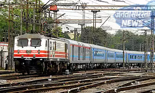 Tamil Nadu : दक्षिणी रेलवे के ट्रैक्शन पावर सिस्टम में सुधार, खराबियों में 77% की कमी दर्ज Tamil Nadu : दक्षिणी रेलवे के ट्रैक्शन पावर सिस्टम में सुधार, खराबियों में 77% की कमी दर्ज