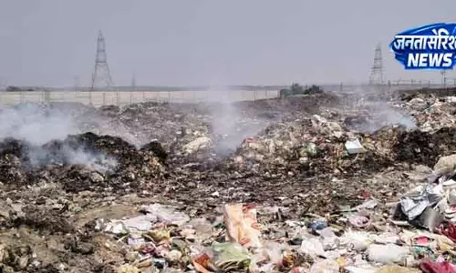 Nuh के तावडू में कचरे का संकट गहरा, जलाने से बढ़ी चिंता Nuh के तावडू में कचरे का संकट गहरा, जलाने से बढ़ी चिंता