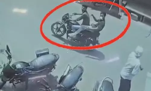Mainpuri: सैलून में फायरिंग, बाल कटवाने को लेकर विवाद