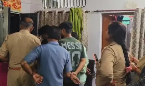 Kaushambi: घर से नकदी व गहने गायब, पुलिस जांच में जुटी Kaushambi: घर से नकदी व गहने गायब, पुलिस जांच में जुटी