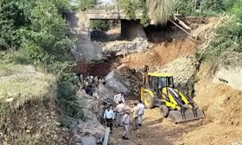 Jammu: जम्मू में निर्माणाधीन पुल का हिस्सा गिरा, एक की मौत
