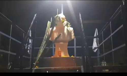 Eta: आंबेडकर प्रतिमा से छेड़छाड़ के बाद बवाल Eta: आंबेडकर प्रतिमा से छेड़छाड़ के बाद बवाल