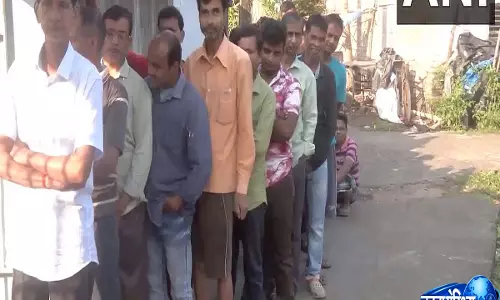 पश्चिम बंगाल: EVM विवाद के बाद 15 बूथों पर दोबारा मतदान जारी, मगराहाट पश्चिम और डायमंड हार्बर में वोटिंग जारी पश्चिम बंगाल: EVM विवाद के बाद 15 बूथों पर दोबारा मतदान जारी, मगराहाट पश्चिम और डायमंड हार्बर में वोटिंग जारी