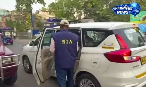 दो लोग Moga DC दफ्तर में झंडा लगाना पड़ा भारी दो लोग Moga DC दफ्तर में झंडा लगाना पड़ा भारी