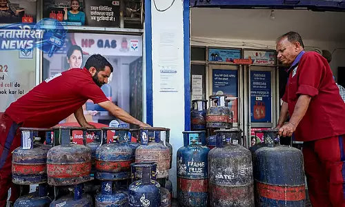 LPG कीमत बढ़ोतरी पर विपक्ष का हमला, कांग्रेस ने बताया ‘चुनावी बिल’