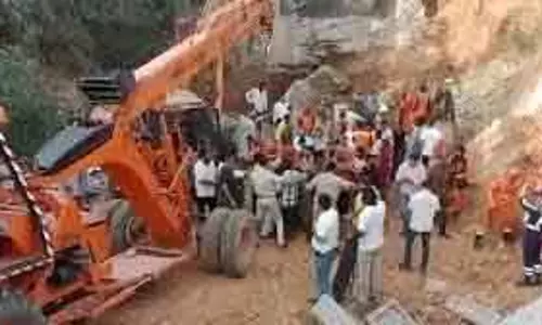 Jammu के बाहरी इलाके में पुल का हिस्सा ढहा