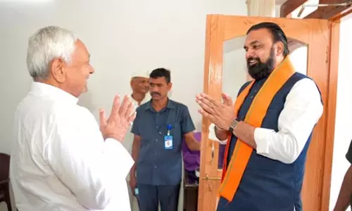 पूर्व मुख्यमंत्री नीतीश कुमार से मिले सीएम सम्राट चौधरी पूर्व मुख्यमंत्री नीतीश कुमार से मिले सीएम सम्राट चौधरी