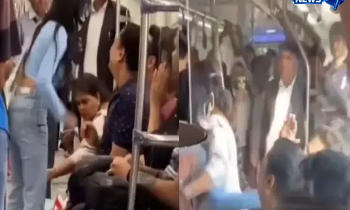 सीट विवाद बना हंगामा: दिल्ली मेट्रो में महिला-पुरुष के बीच झगड़ा, वीडियो वायरल