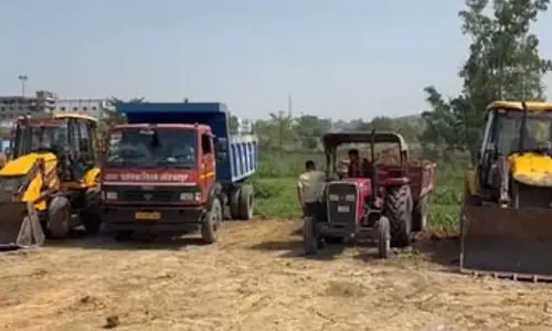 सरगुजा में अतिक्रमण पर चला बुलडोजर, जल मार्ग बाधित करने वाली 57 डिसमिल जमीन कब्जा मुक्त सरगुजा में अतिक्रमण पर चला बुलडोजर, जल मार्ग बाधित करने वाली 57 डिसमिल जमीन कब्जा मुक्त