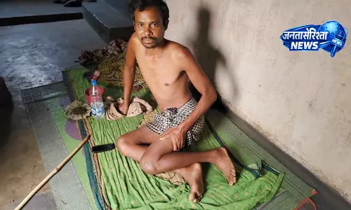 Kalahandi: लापरवाही से घर का कमाने वाला बिस्तर पर, परिवार परेशान