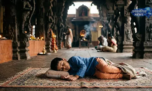 Indore में 4 साल का बच्चा लापता, दो घंटे बाद मंदिर में सोता मिला Indore में 4 साल का बच्चा लापता, दो घंटे बाद मंदिर में सोता मिला