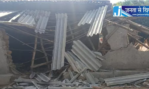 हाथी का उत्पात गांव में, मुनादी कराई गई हाथी का उत्पात गांव में, मुनादी कराई गई