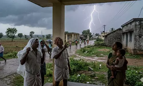 Karnataka : बिजली गिरने से बचने के लिए इन सरकारी दिशा-निर्देशों का पालन करे Karnataka : बिजली गिरने से बचने के लिए इन सरकारी दिशा-निर्देशों का पालन करे
