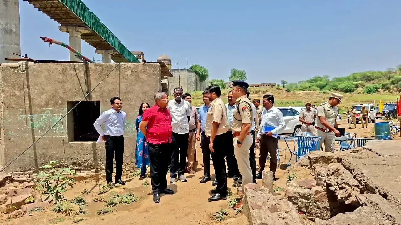 Dholpur: सीईसी सदस्य गोयल धौलपुर पहुंचे, रेत खनन का किया निरीक्षण