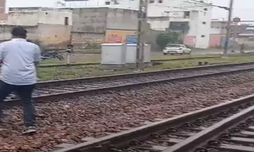 Narnaul: ट्रेन हादसे में राजस्थान के युवक की जान गई Narnaul: ट्रेन हादसे में राजस्थान के युवक की जान गई