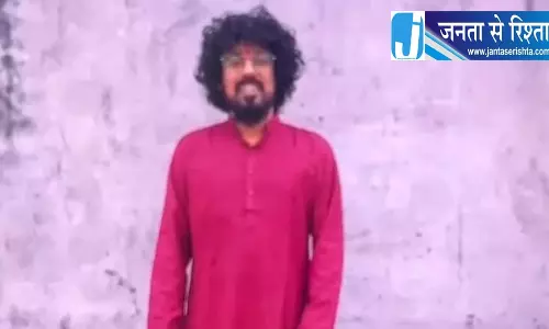तेज रफ्तार डंपर ने कुचला, स्पॉट पर एक्टिवा सवार की मौत तेज रफ्तार डंपर ने कुचला, स्पॉट पर एक्टिवा सवार की मौत