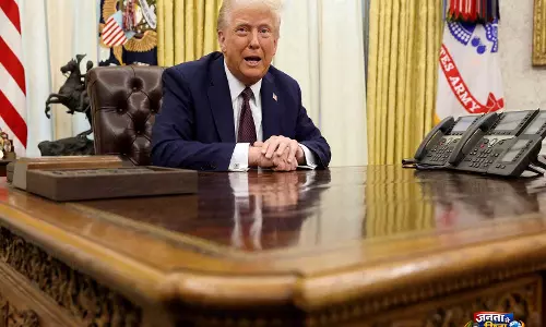 बस उन्हें पूरी तरह तबाह कर दें या कोई समझौता करें?: Trump ने ईरान को लेकर विकल्पों की रूपरेखा बताई