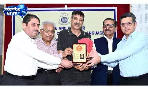 Jammu: 36वीं शहादत वर्षगांठ पर दी गई प्रेमी और बेटे को श्रद्धांजलि Jammu: 36वीं शहादत वर्षगांठ पर दी गई प्रेमी और बेटे को श्रद्धांजलि