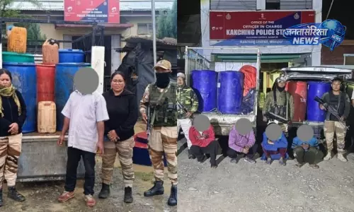 Manipur : 36 ईंधन कंटेनर ज़ब्त, मोरेह तक अवैध परिवहन के लिए पाँच गिरफ़्तार Manipur : 36 ईंधन कंटेनर ज़ब्त, मोरेह तक अवैध परिवहन के लिए पाँच गिरफ़्तार