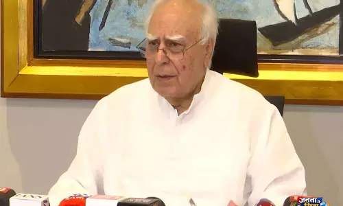 कपिल सिब्बल का बयान, कहा- सुप्रीम कोर्ट ने TMC की याचिका खारिज नहीं की, ECI को सर्कुलर लागू करने को कहा कपिल सिब्बल का बयान, कहा- सुप्रीम कोर्ट ने TMC की याचिका खारिज नहीं की, ECI को सर्कुलर लागू करने को कहा