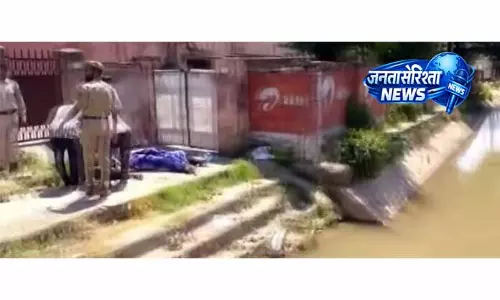 Jammu: नहर में मिली किशोर की लाश, लोगों में अफरा-तफरी Jammu: नहर में मिली किशोर की लाश, लोगों में अफरा-तफरी