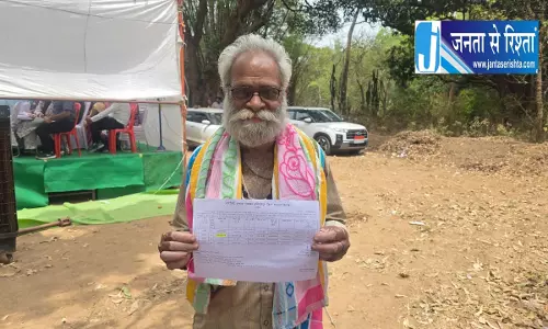 संवाद से समाधान तक, शिव कुमार दुबे को मिली वृद्धावस्था पेंशन की सौगात