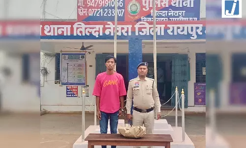 रेल्वे अंडरब्रिज के नीचे गांजा रखे आरोपी गिरफ्तार