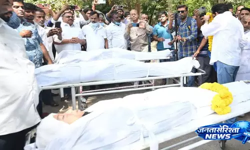 Sircilla Tragedy : छह लोगों का अंतिम संस्कार, मनैर नदी किनारे गमगीन माहौल Sircilla Tragedy : छह लोगों का अंतिम संस्कार, मनैर नदी किनारे गमगीन माहौल