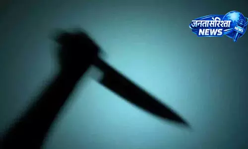 Kerala: दोस्त की बहन को चॉकलेट देने पर किशोर पर हमला, हत्या के प्रयास का मामला दर्ज Kerala: दोस्त की बहन को चॉकलेट देने पर किशोर पर हमला, हत्या के प्रयास का मामला दर्ज