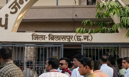 CG: पंचायत में निर्माण कार्यों में अनियमितता के आरोप, सूचना पटल न लगाने पर उठे सवाल CG: पंचायत में निर्माण कार्यों में अनियमितता के आरोप, सूचना पटल न लगाने पर उठे सवाल