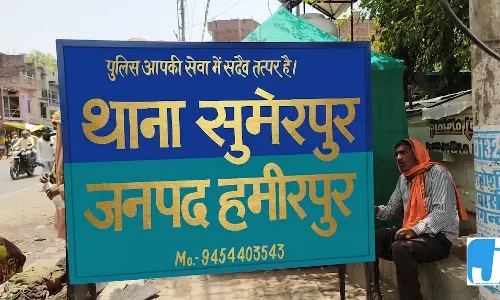 नई कार को लेकर बवाल: पड़ोसी ने छत से किया पथराव नई कार को लेकर बवाल: पड़ोसी ने छत से किया पथराव