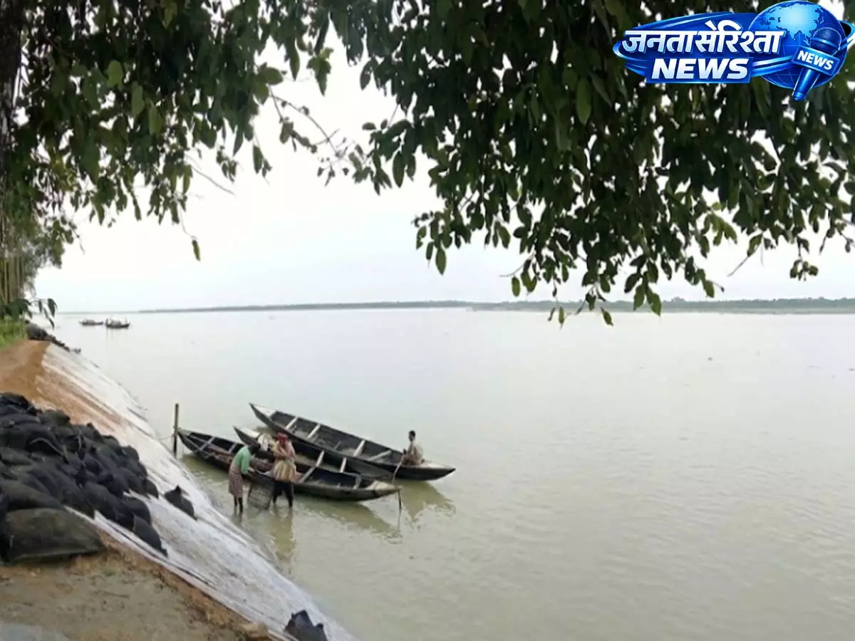 Assam: CWC की बाढ़ चेतावनी से हड़कंप, ब्रह्मपुत्र के कटाव से दिघलतरंग पर खतरा Assam: CWC की बाढ़ चेतावनी से हड़कंप, ब्रह्मपुत्र के कटाव से दिघलतरंग पर खतरा