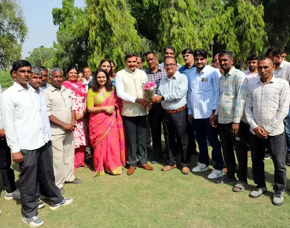 Hisar: प्रो. नरसी राम बिश्नोई का कार्यकाल बढ़ने पर स्वागत Hisar: प्रो. नरसी राम बिश्नोई का कार्यकाल बढ़ने पर स्वागत