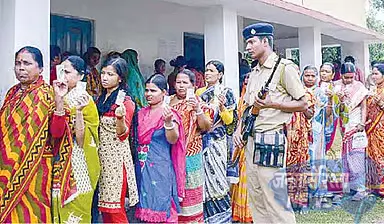 पश्चिम बंगाल की दो सीटों पर Re-polling शुरू, 15 पोलिंग स्टेशनों पर दोबारा वोटिंग जारी पश्चिम बंगाल की दो सीटों पर Re-polling शुरू, 15 पोलिंग स्टेशनों पर दोबारा वोटिंग जारी
