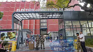 West Bengal: 15 मतदान केंद्रों पर दोबारा मतदान का आदेश, चुनाव आयोग ने जारी किया निर्देश West Bengal: 15 मतदान केंद्रों पर दोबारा मतदान का आदेश, चुनाव आयोग ने जारी किया निर्देश