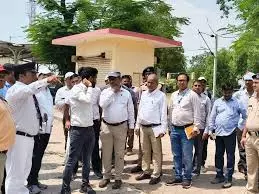 Auraiya: रेलवे स्टेशन पर DRM का औचक निरीक्षण, CCTV बंद मिलने पर नाराजगी Auraiya: रेलवे स्टेशन पर DRM का औचक निरीक्षण, CCTV बंद मिलने पर नाराजगी