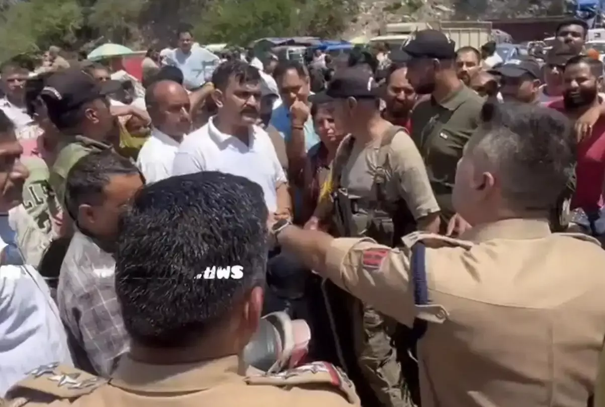 Kathua: बिलावर में पुलिस की कथित ज्यादती पर जनाक्रोश Kathua: बिलावर में पुलिस की कथित ज्यादती पर जनाक्रोश