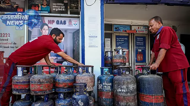 LPG कीमत बढ़ोतरी पर विपक्ष का हमला, कांग्रेस ने बताया ‘चुनावी बिल’ LPG कीमत बढ़ोतरी पर विपक्ष का हमला, कांग्रेस ने बताया ‘चुनावी बिल’